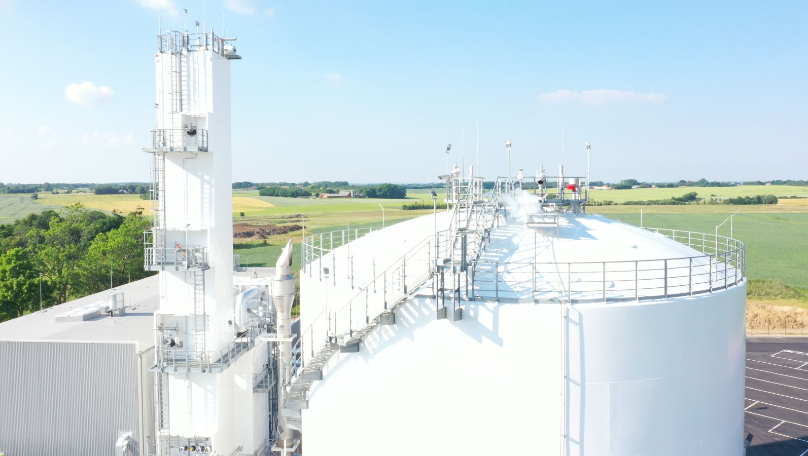 Das Bild zeigt die erste kommerziell genutzte Luftzerlegungsanlage im dänischen  Vejle.