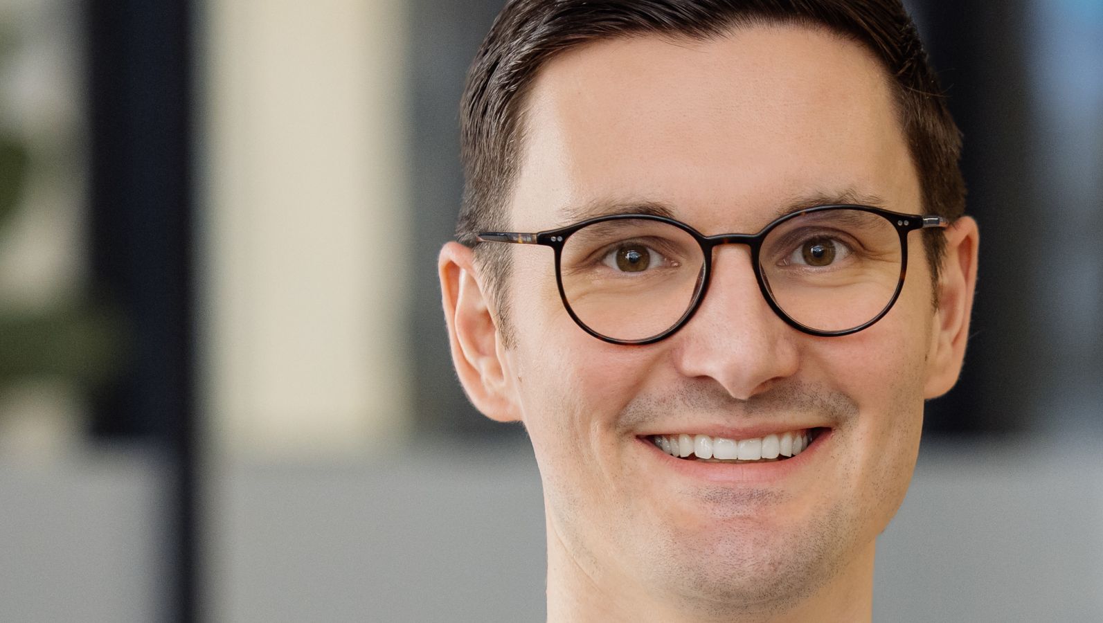 Das Foto zeigt Dr. Guido Schroer, Projekleiter von Power2Polymers.